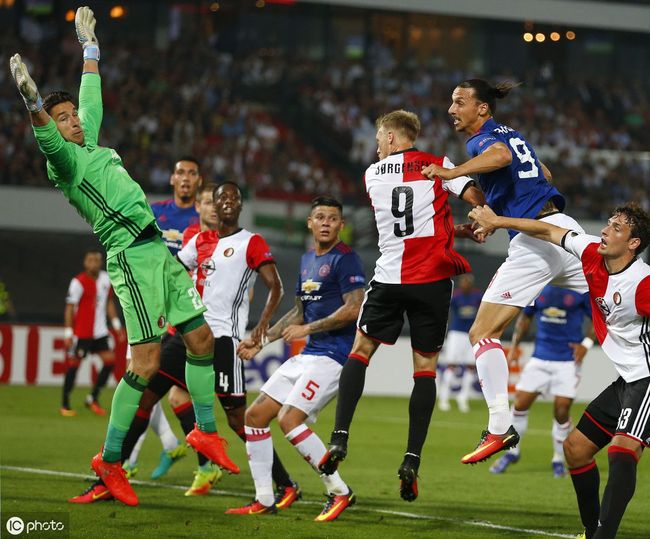 利雅得胜利vs麦加统一推迟开球时间，据悉因为球队大巴晚点.